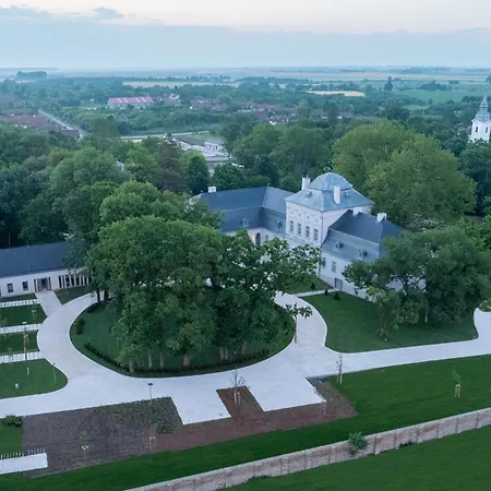 Gasthof Geszt, Tisza-kastely, Arany Janos Vendeghaz Es Etterem Geszt